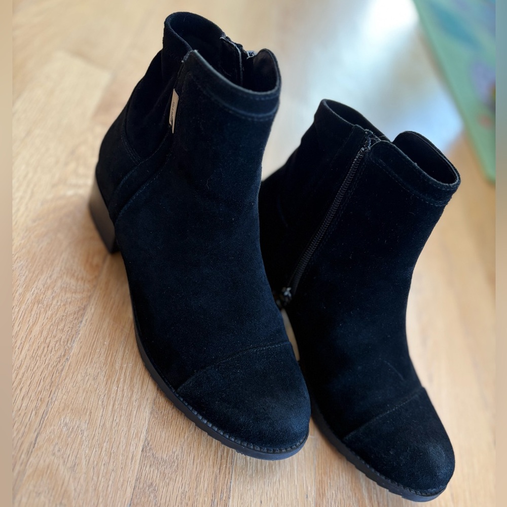 Valdini Elegant Black Suede Ankle Boots